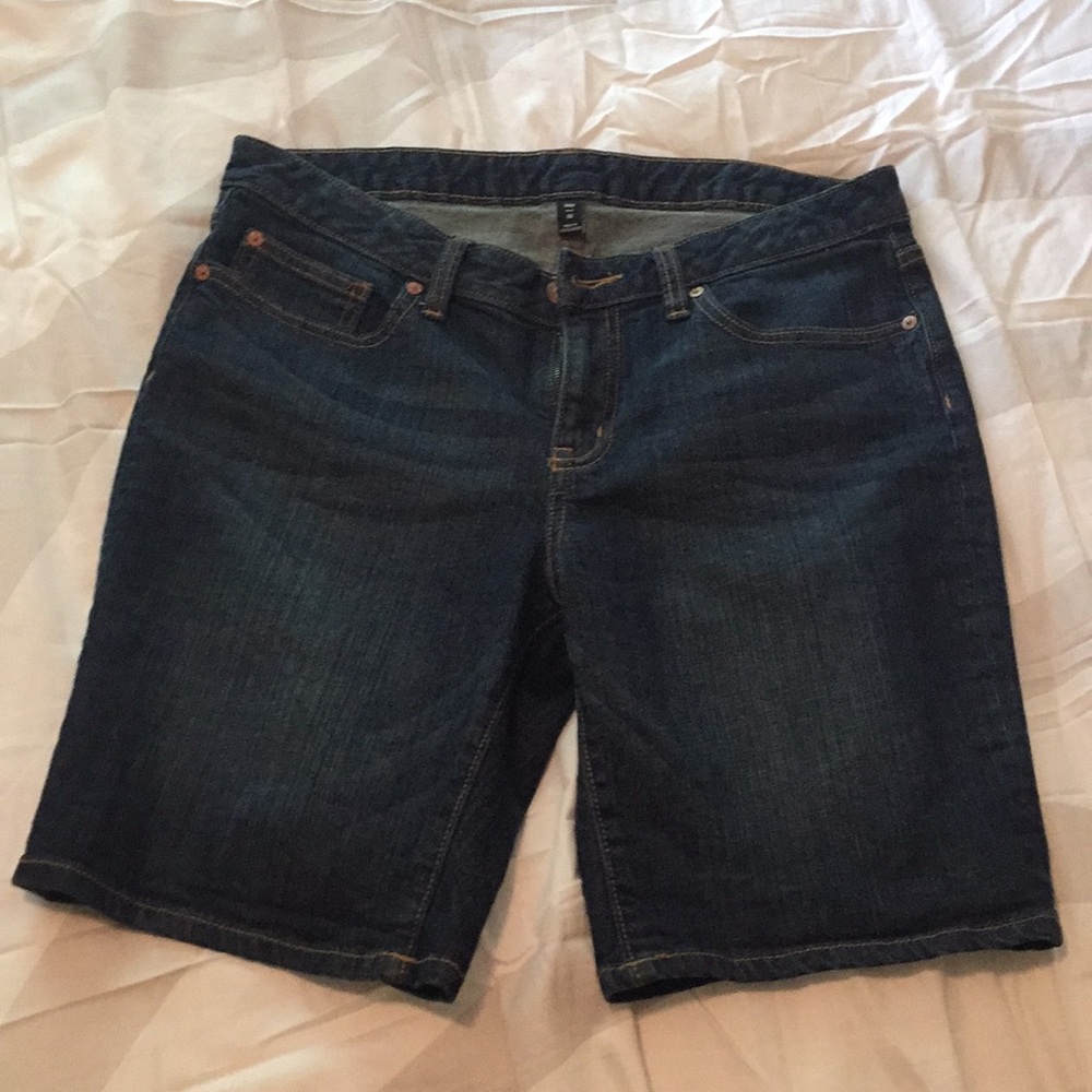 Gap size 10 Bermuda shorts!